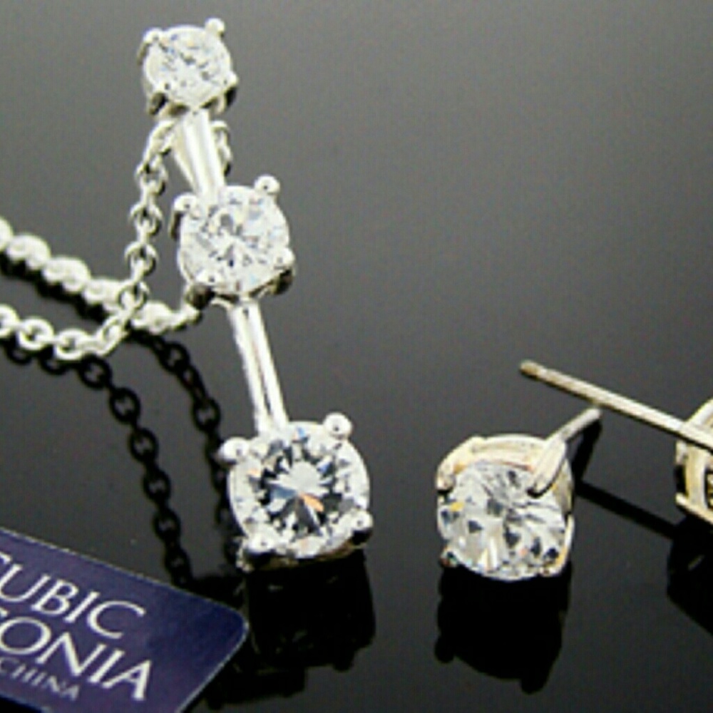 2 pc CZ Necklace & Earnings Set Gift Boxed NWOT Jewelry / Donation